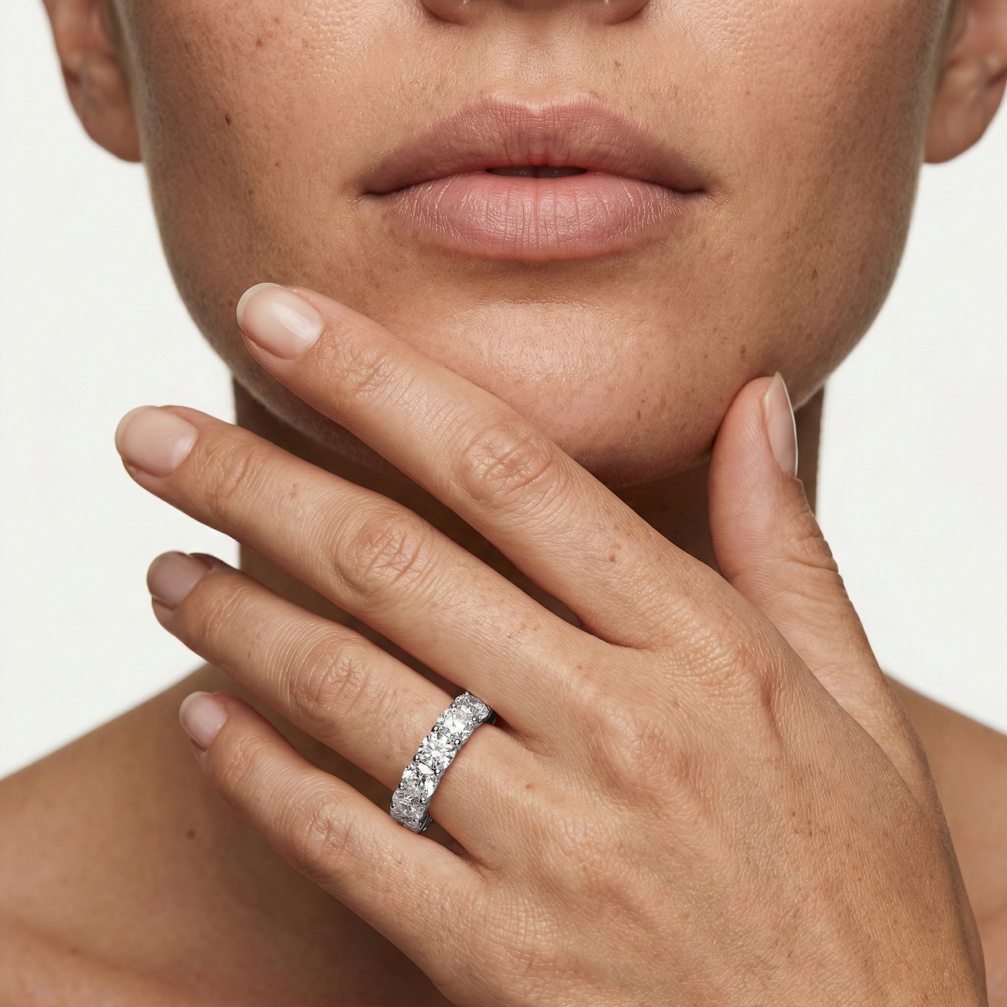 Lovea Frieda Eternity Ring Kissenschliff – Weißgold
