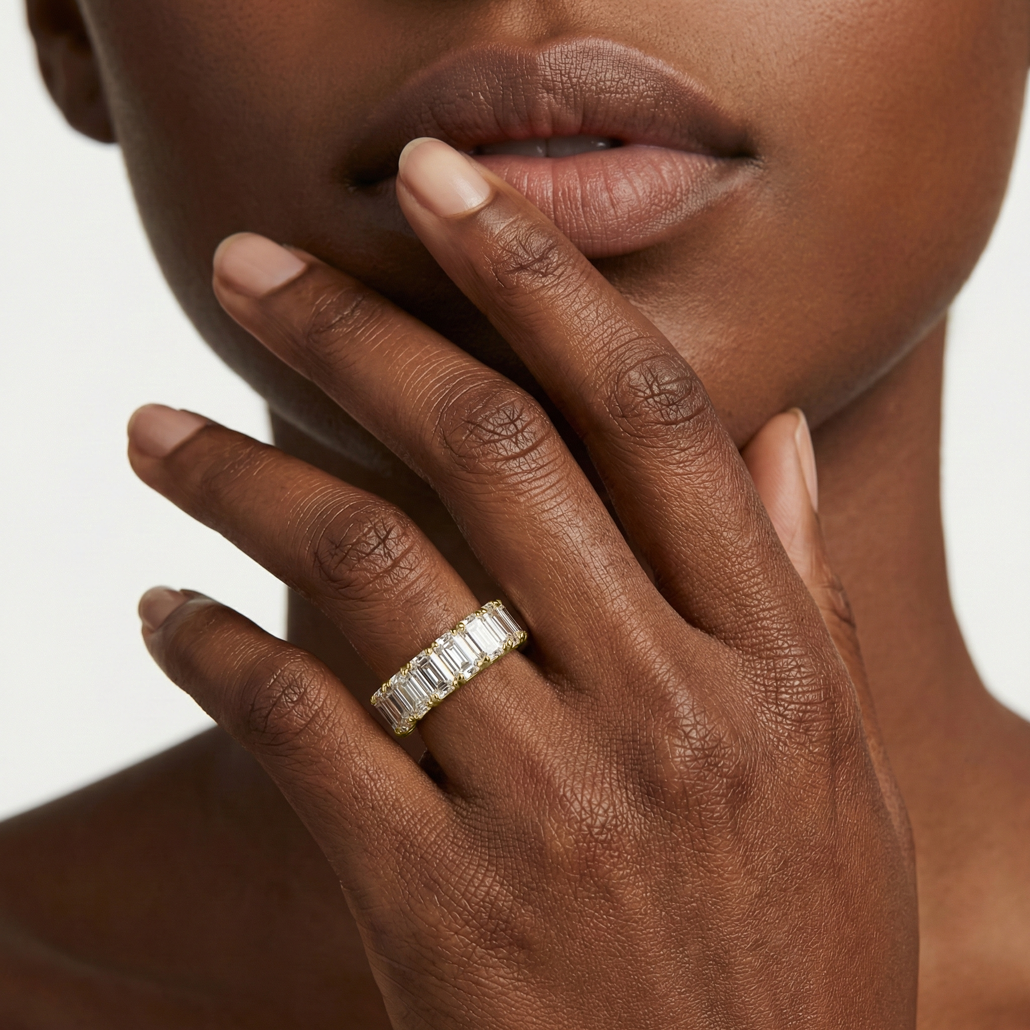 Lovea Mathilda Eternity Ring Smaragdschliff – Gelbgold