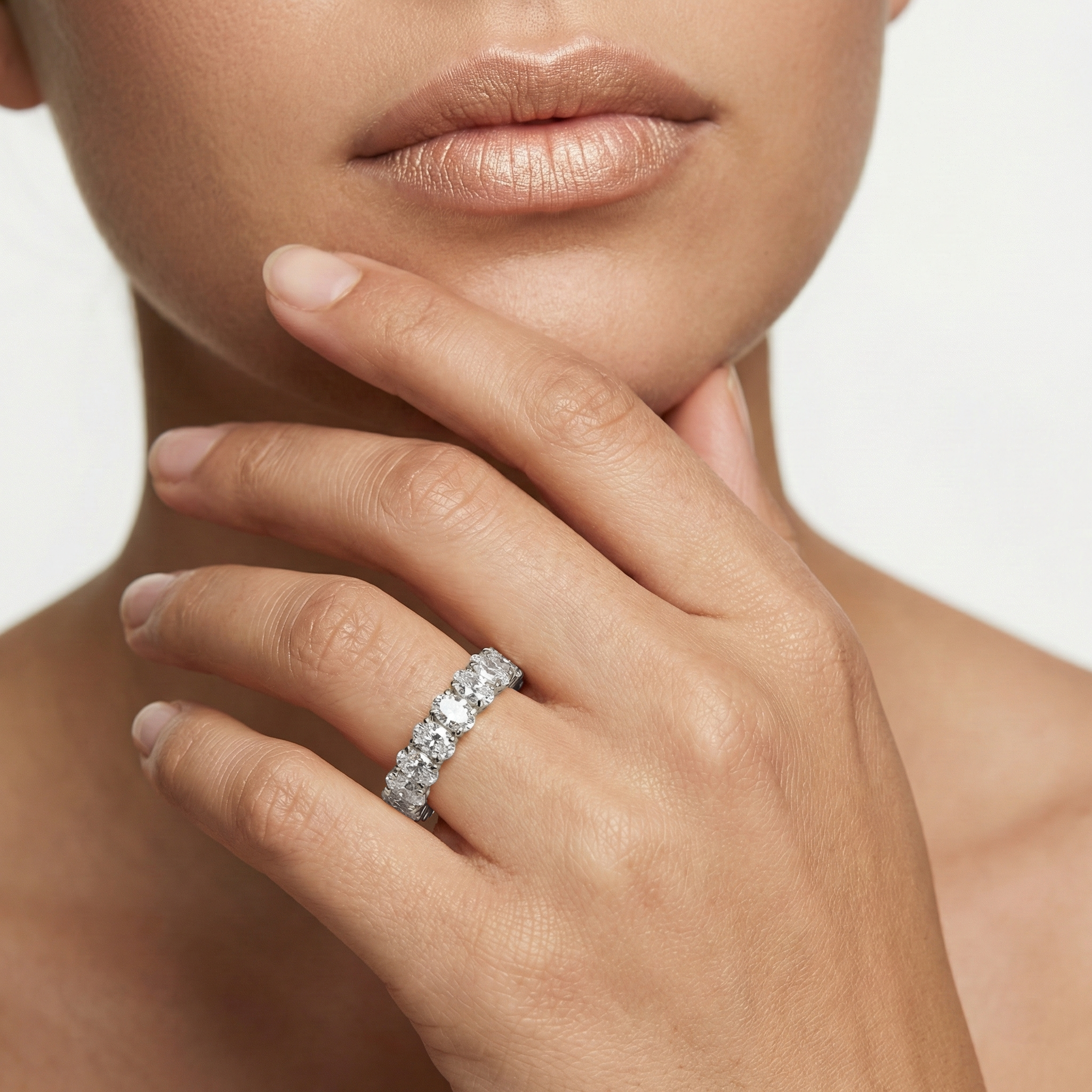 Lovea Mathilda Eternity Ring Ovalschliff – Weißgold